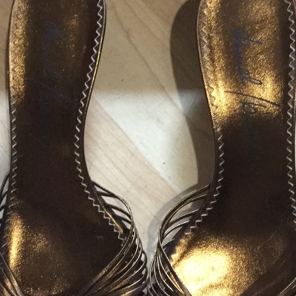NICE! NIB Daniel Barbara Gold Kitten Heel Sandals. - Picture 4 of 6